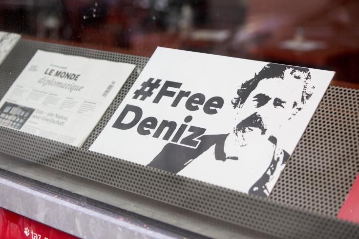 ΤΟΥΡΚΙΑ: Απελευθερώθηκε ο Γερμανός δημοσιογράφος Ντενίζ Γιουτσέλ